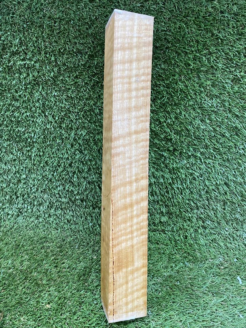 Figured Oak Spindle 400 x 50 x 50mm